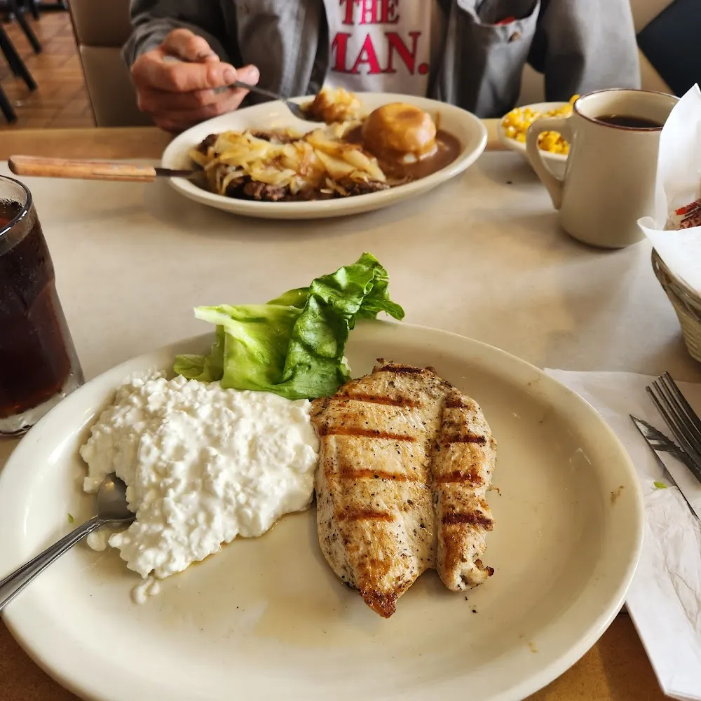 Chicken Breast with Cottage Cheese & Fruit
